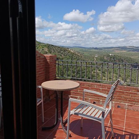 Hotel Rural Los Tadeos Zahara De La Sierra Exteriör bild