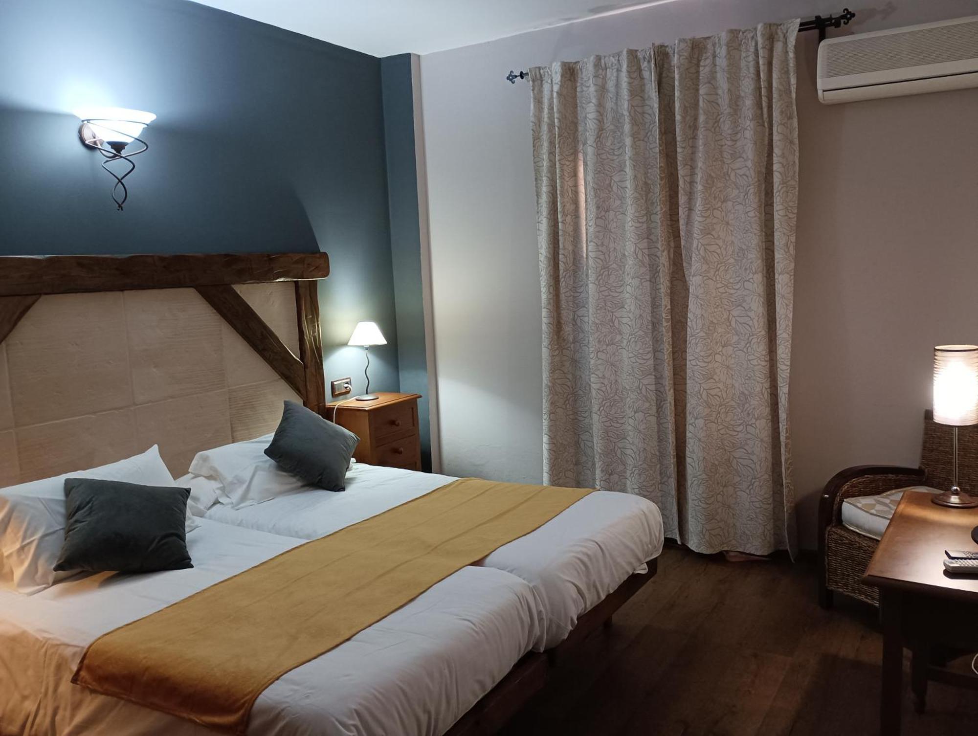 Hotel Rural Los Tadeos Zahara De La Sierra Exteriör bild