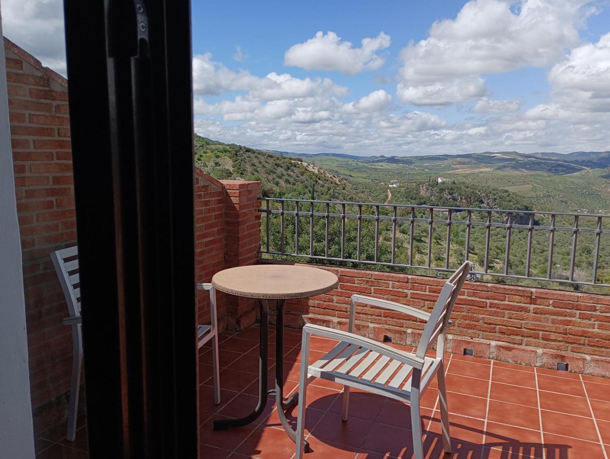 Hotel Rural Los Tadeos Zahara De La Sierra Exteriör bild