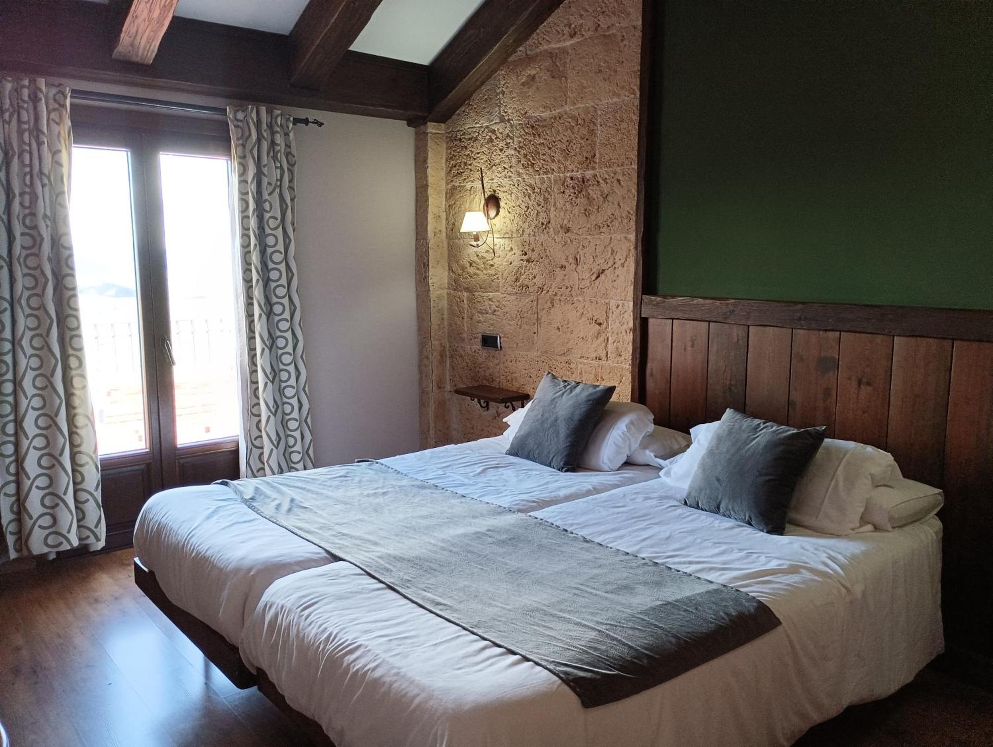 Hotel Rural Los Tadeos Zahara De La Sierra Exteriör bild